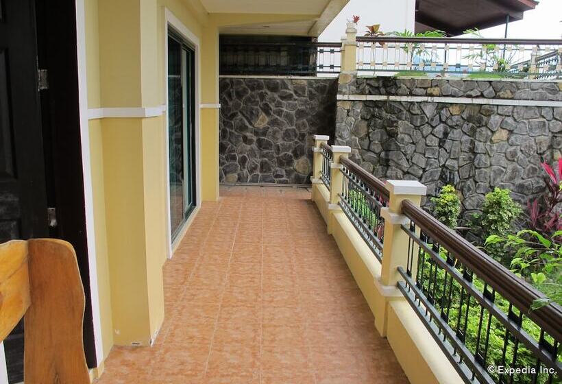 استراحتگاه The Manor At Puerto Galera