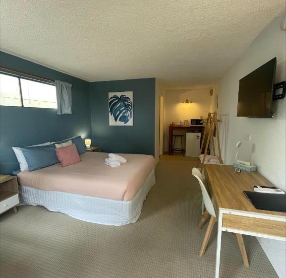 Coast Motel Eden