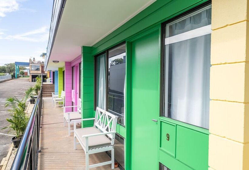 Coast Motel Eden