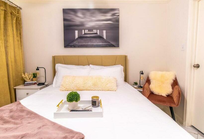 Crimson Beach Escape Ocean View Hottub  Pool Longstay   1 Queen Bedroom Plus Alcove Bunk Beds And A