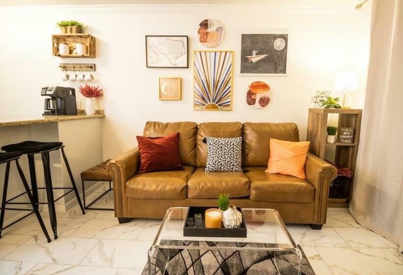 Crimson Beach Escape Ocean View Hottub Pool Longstay 1 Queen Bedroom Plus Alcove Bunk Beds And A