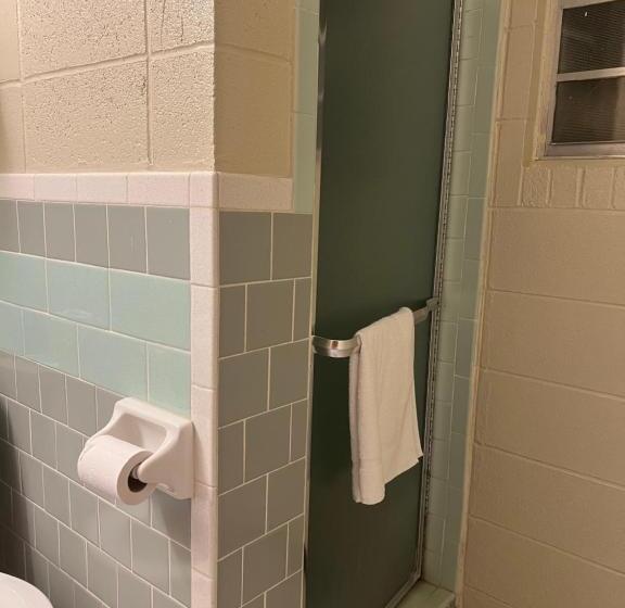 فندق Driftwood Inn And Lodge By The Lake