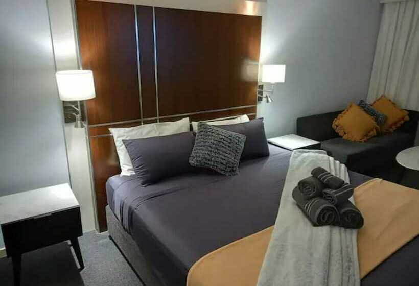 فندق Your Stay In Surfers