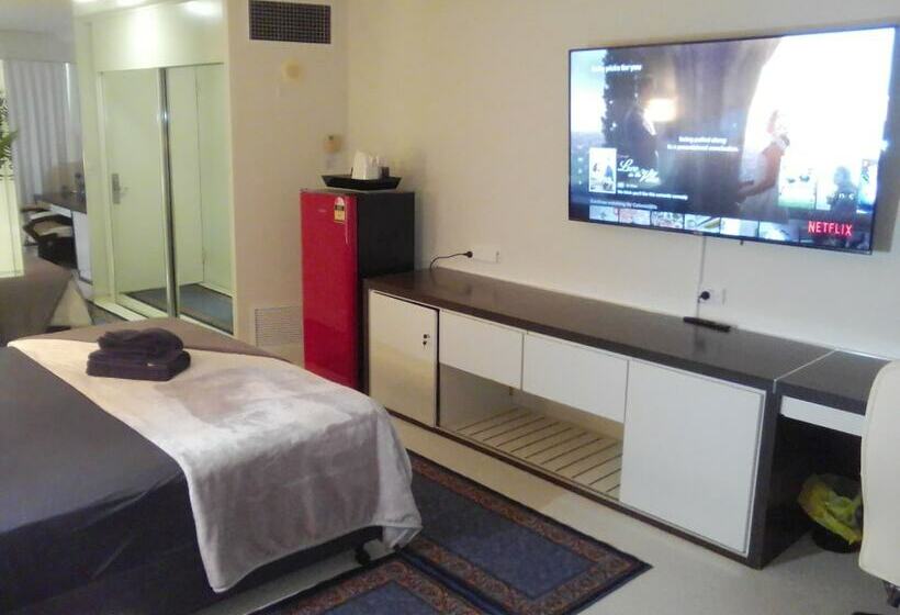 فندق Your Stay In Surfers