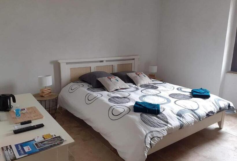 مبيت وإفطار Maison A Bizanet Avec Piscine