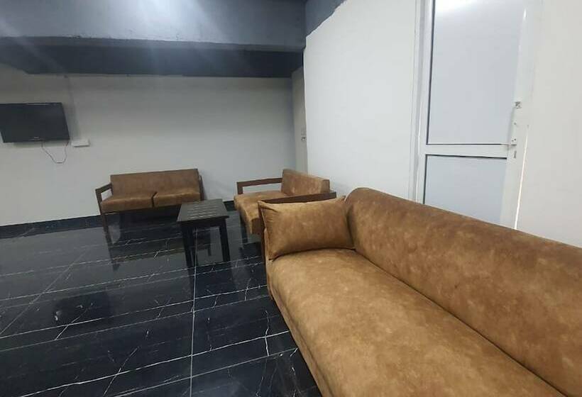 فندق صغير Abuzz Oxfordcaps Ccc Zirakpur, Chandigarh