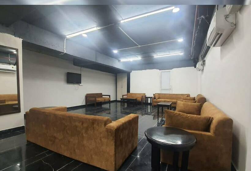 فندق صغير Abuzz Oxfordcaps Ccc Zirakpur, Chandigarh
