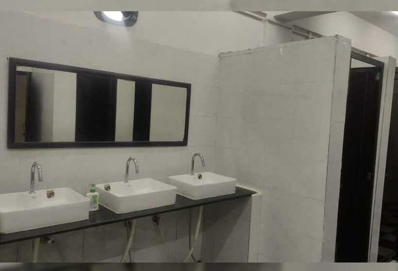 فندق صغير Abuzz Oxfordcaps Ccc Zirakpur, Chandigarh