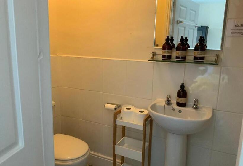 مبيت وإفطار Haven House