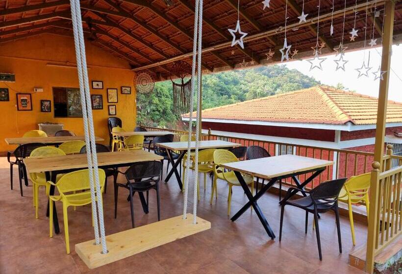 مبيت وإفطار The Skyi County Dapoli