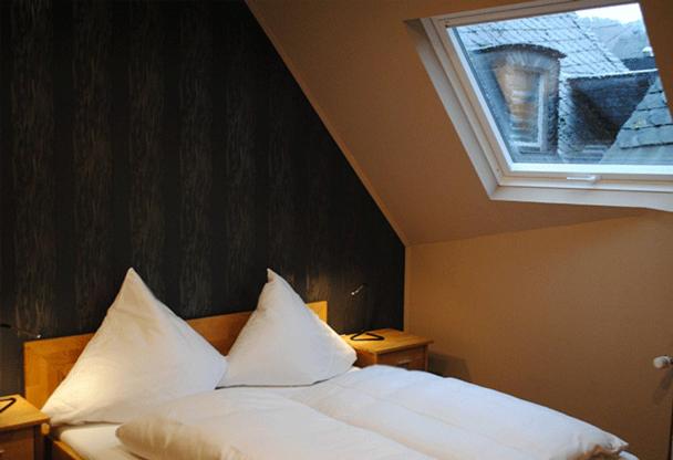 مبيت وإفطار Gästehaus Weingut Schier Im Historischen Zehnthof