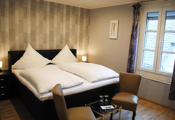 مبيت وإفطار Gästehaus Weingut Schier Im Historischen Zehnthof