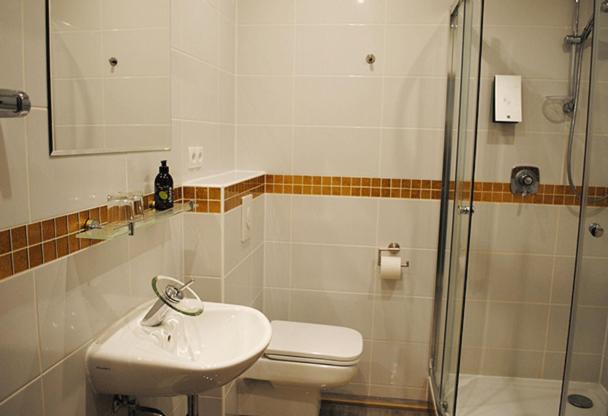 مبيت وإفطار Gästehaus Weingut Schier Im Historischen Zehnthof