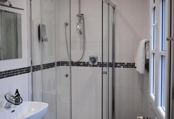 ベッドアンドブレックファースト Gästehaus Weingut Schier Im Historischen Zehnthof