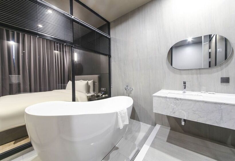 City Hotel The Busan Metro