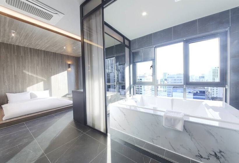 City Hotel The Busan Metro