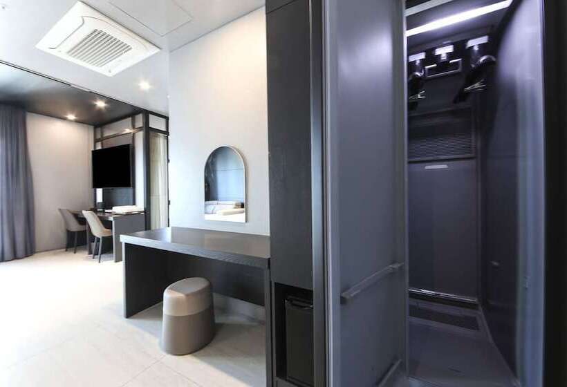 City Hotel The Busan Metro