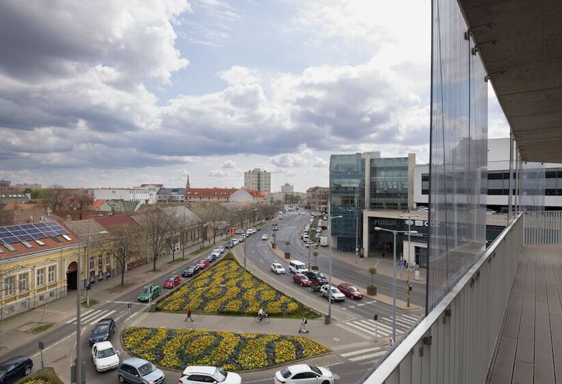 Отель Parizs Garden Apartments