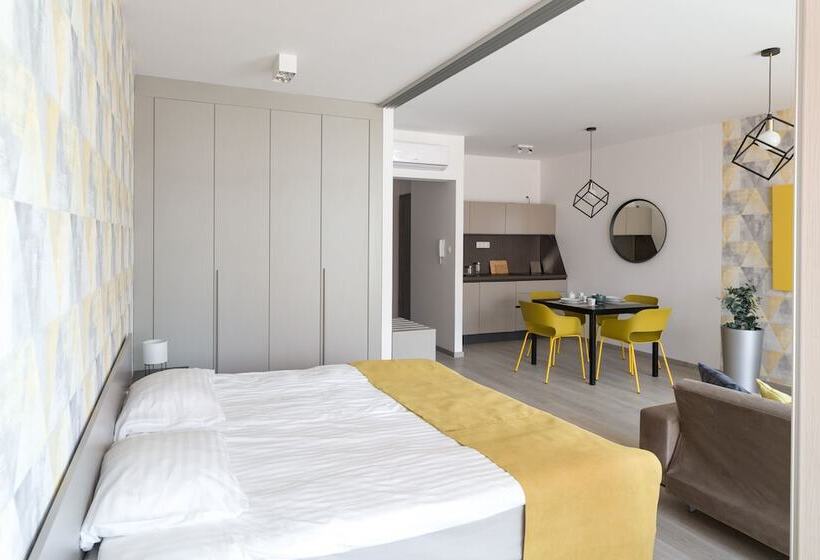 Отель Parizs Garden Apartments