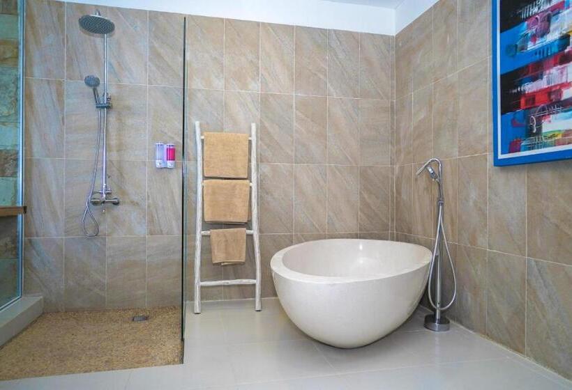 호텔 Theodor At Labuan Bajo