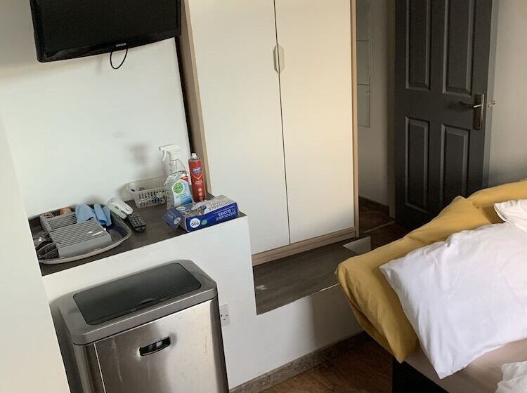 פנסיון Affordable Suites