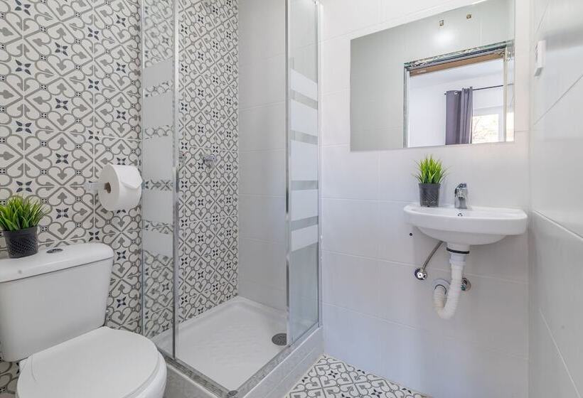 پانسیون Ayz Silvela   Auto Check In Property