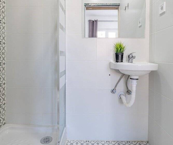 پانسیون Ayz Silvela   Auto Check In Property