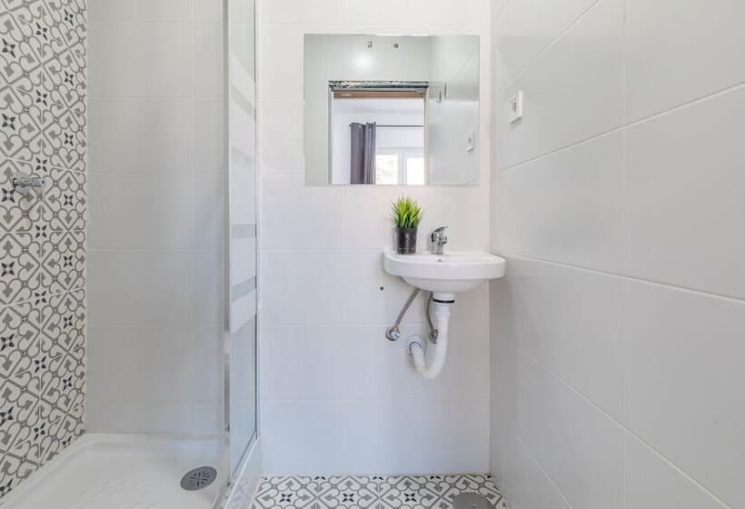 پانسیون Ayz Silvela   Auto Check In Property