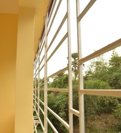 پانسیون Eco Corporate Inn