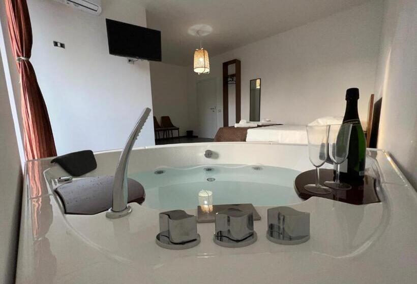 膳宿费 Habitat Luxury Suites