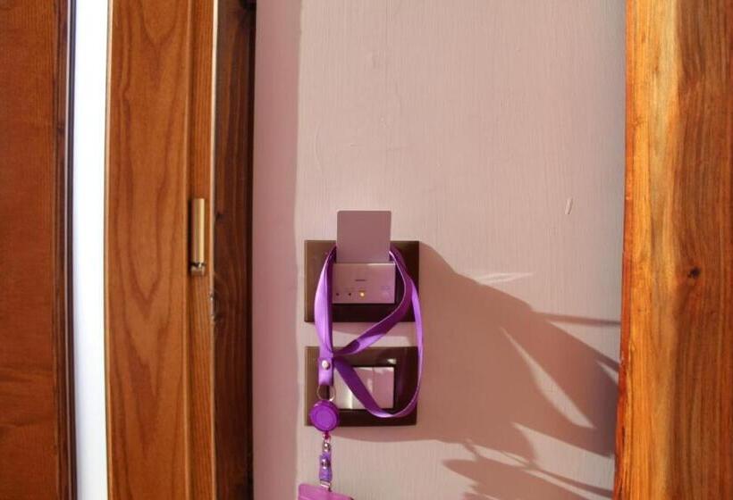 פנסיון The Chalet, Guest House