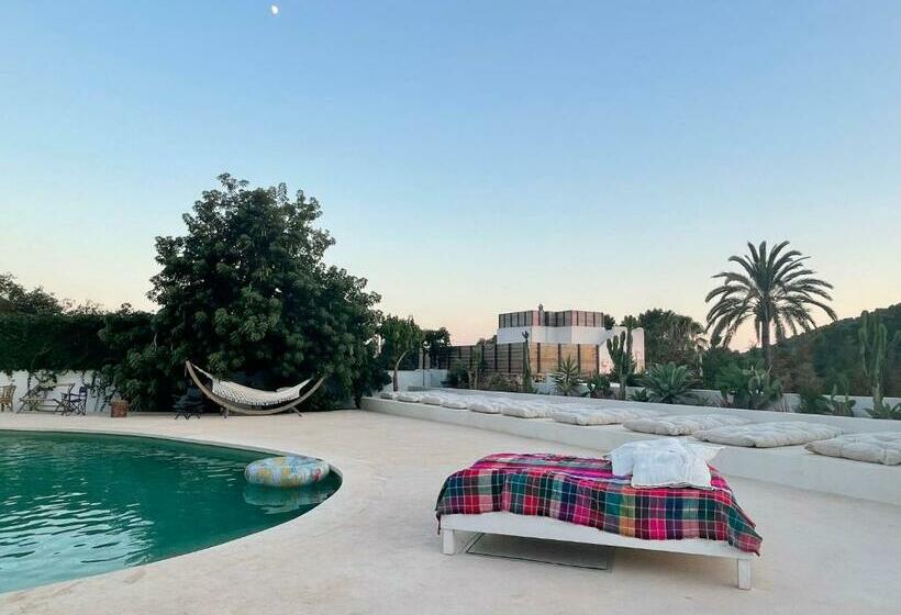 הוסטל La Pandilla Ibiza