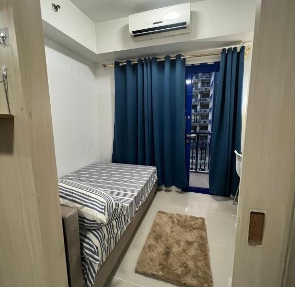 هتل کپسول Staycation Sea Residences Moa Jermel