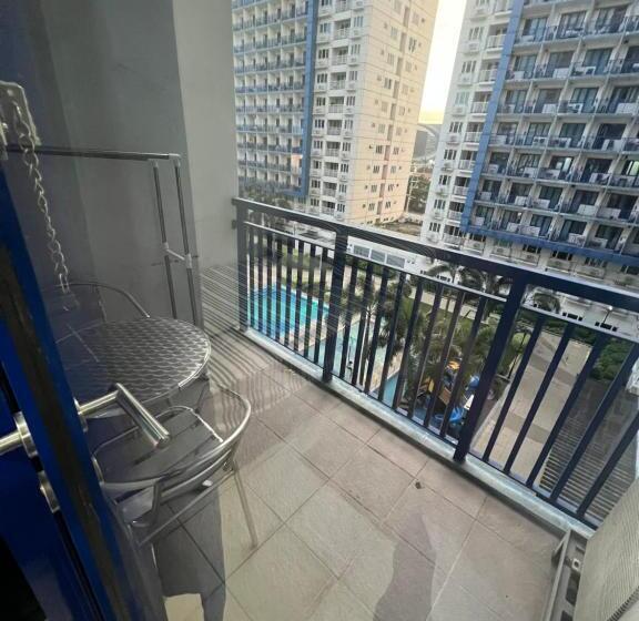 هتل کپسول Staycation Sea Residences Moa Jermel