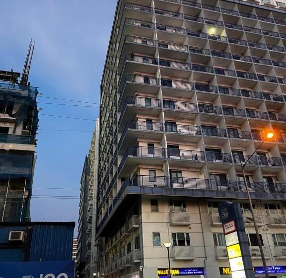 هتل کپسول Staycation Sea Residences Moa Jermel