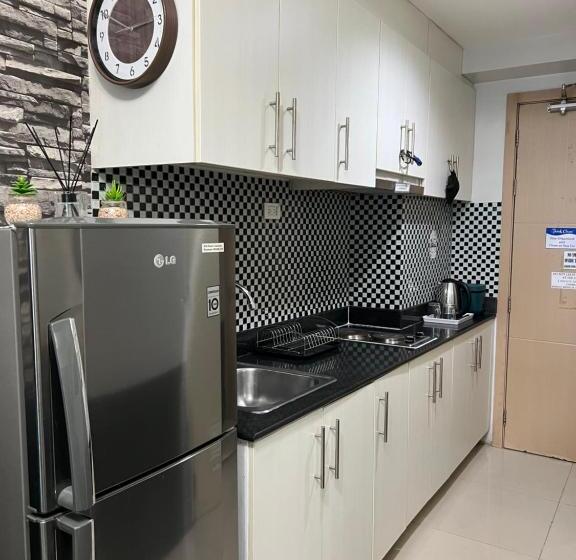 هتل کپسول Staycation Sea Residences Moa Jermel