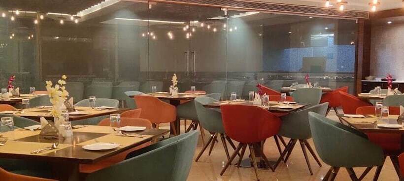 בית מלון כפרי Rang Lords Inn Bharuch