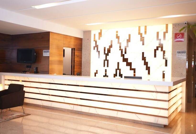 בית מלון כפרי Rang Lords Inn Bharuch