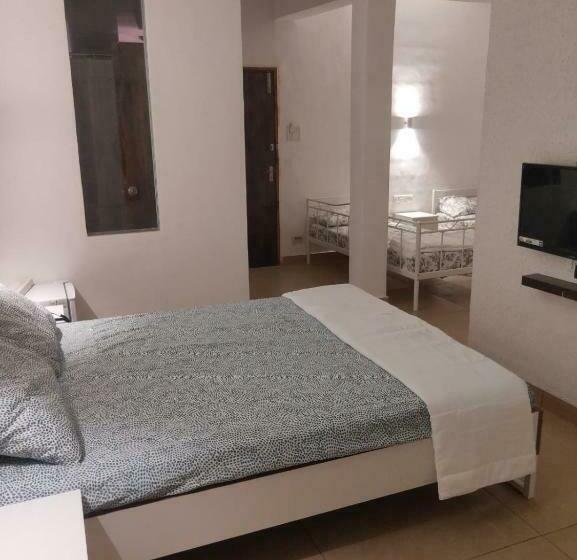 בית מלון כפרי The Banyan Shelters