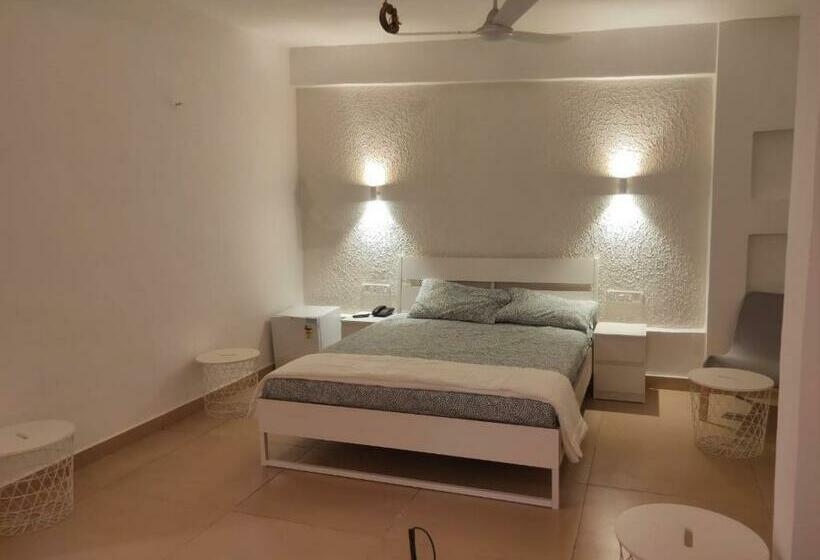 בית מלון כפרי The Banyan Shelters