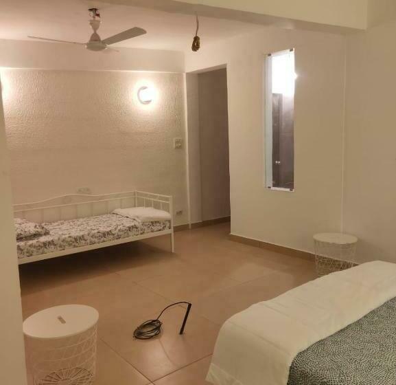 בית מלון כפרי The Banyan Shelters