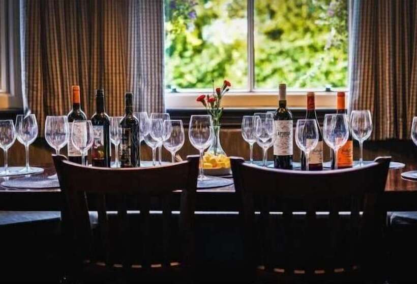 Old Railway Hotel Porton