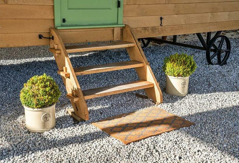 酒店 Finest Retreats   The Shepherd S Hut At Northcombe Farm