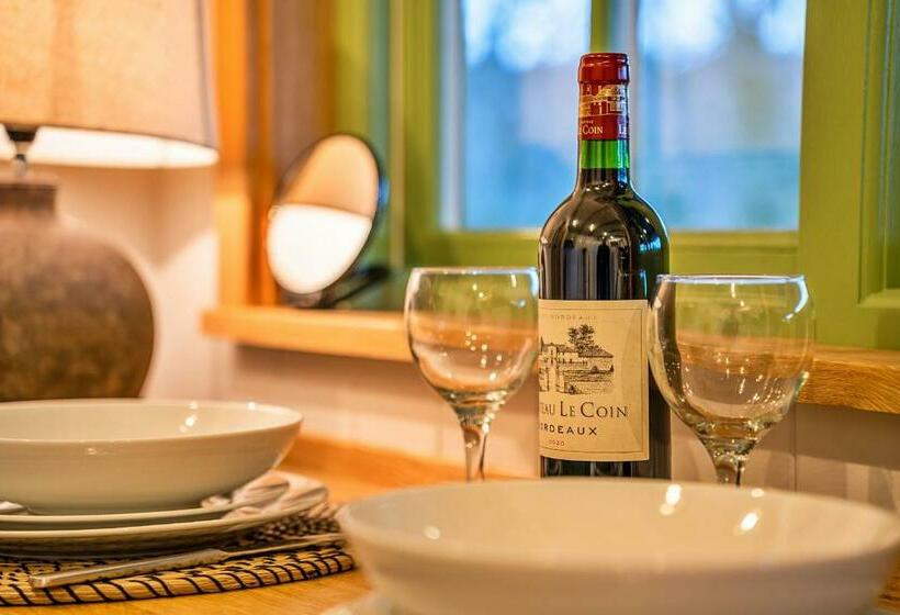 Отель Finest Retreats   The Shepherd S Hut At Northcombe Farm