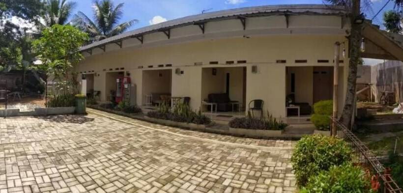 펜션 Beautiful Deluxe Room With Ac And Wifi Well Located In Bogor