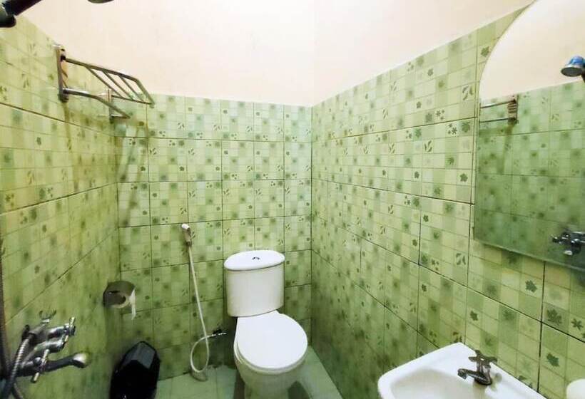 펜션 Beautiful Deluxe Room With Ac And Wifi Well Located In Bogor