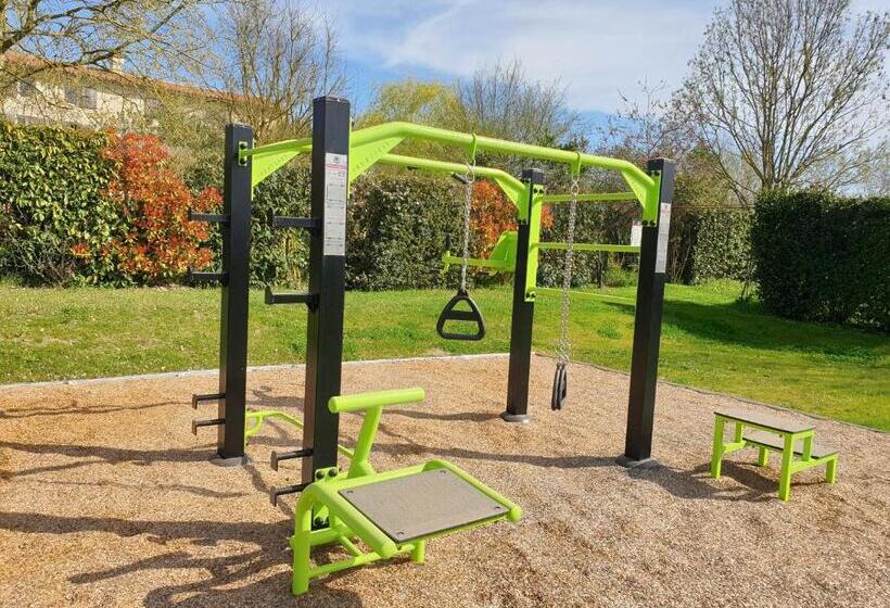 بنسيون Les écuries