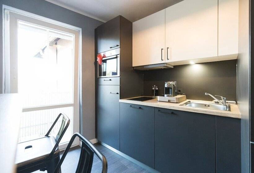 Riverview Apartments By Daspaul