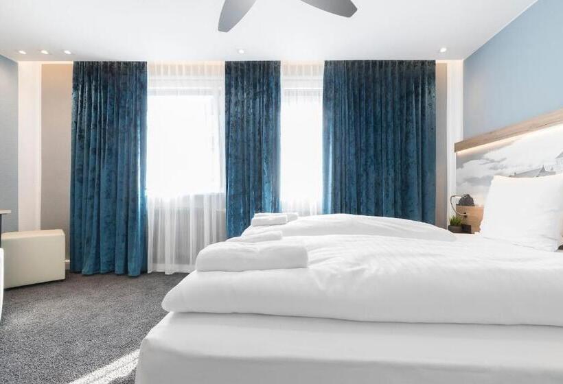 Riverview Apartments By Daspaul