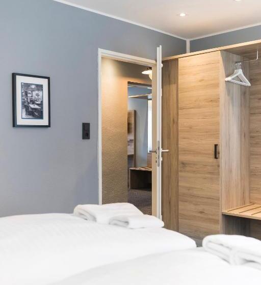 Riverview Apartments By Daspaul